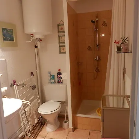 Apartment Maison De Plain-pied A - T3 Confortable, 200m Plage, Terrasse Fleurie, Parking Prive, 4-6 Pers - Fr-1-796-17 Gruissan